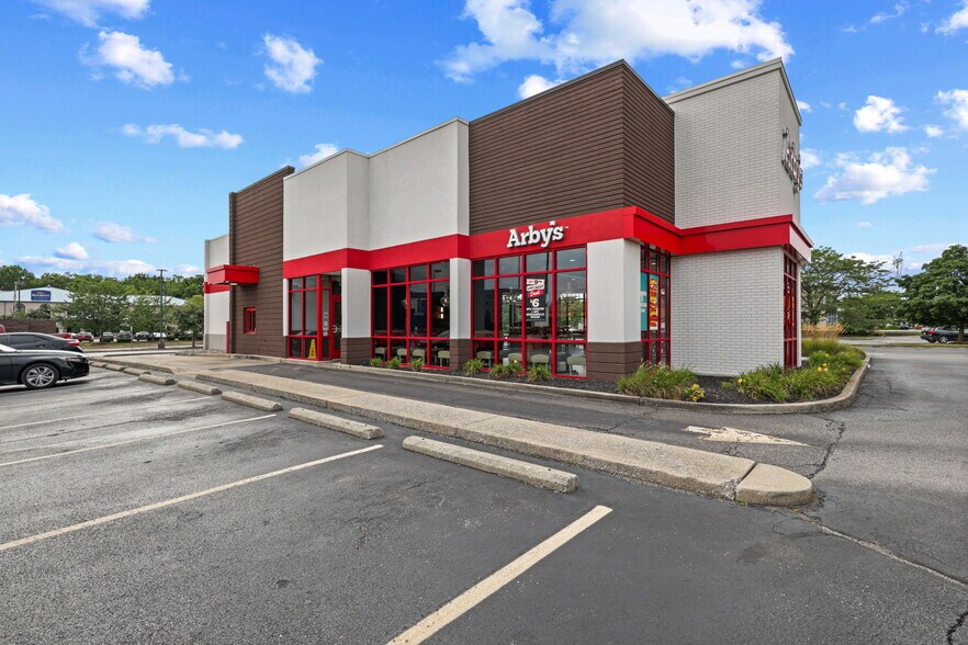 6007 Gateway Dr, Plainfield, IN à vendre - Photo du bâtiment - Image 2 de 22