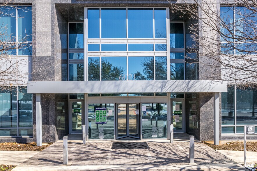 6021 Connection Dr, Irving, TX à louer - Photo du bâtiment - Image 3 de 19
