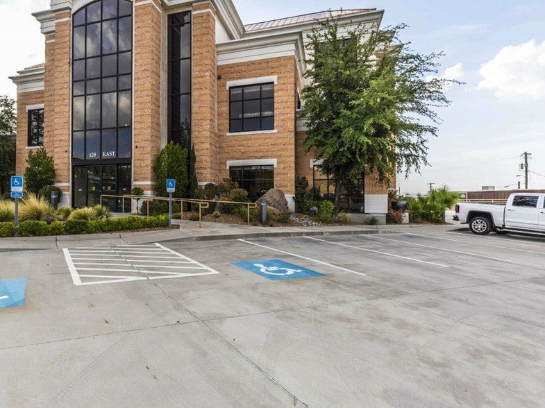 120 E Saint George Blvd, Saint George, UT for lease - Primary Photo - Image 1 of 12