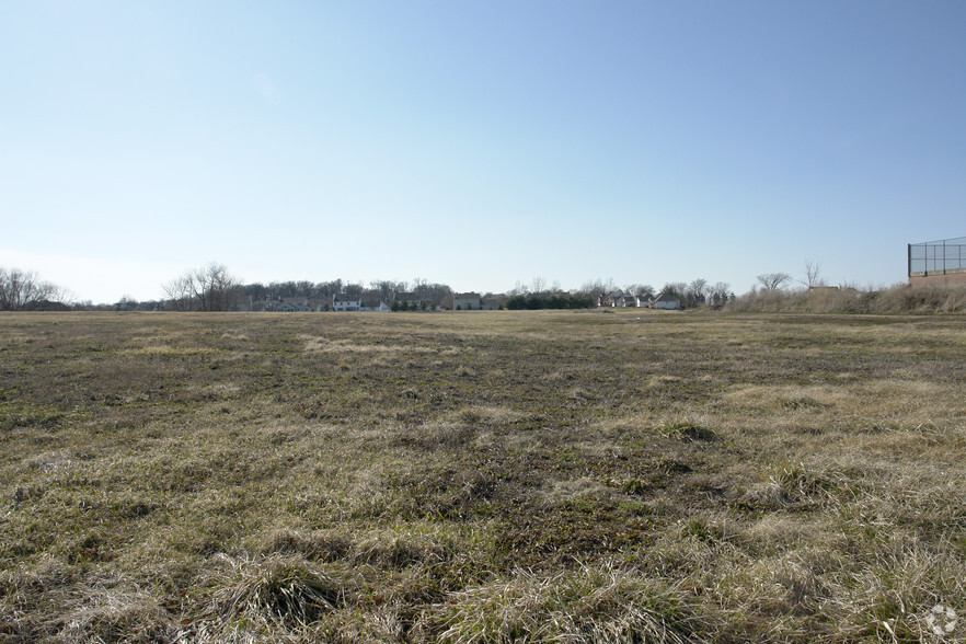 1696 Bell School Rd, Rockford, IL for sale - Primary Photo - Image 1 of 1