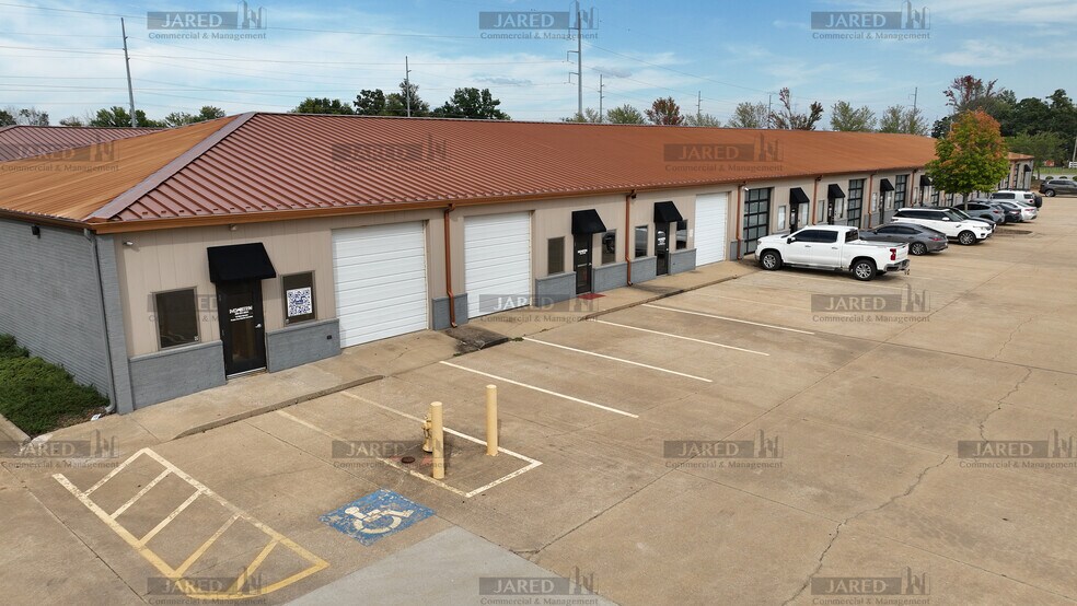 1400 SW Susana St, Bentonville, AR à louer - Photo du bâtiment - Image 3 de 15