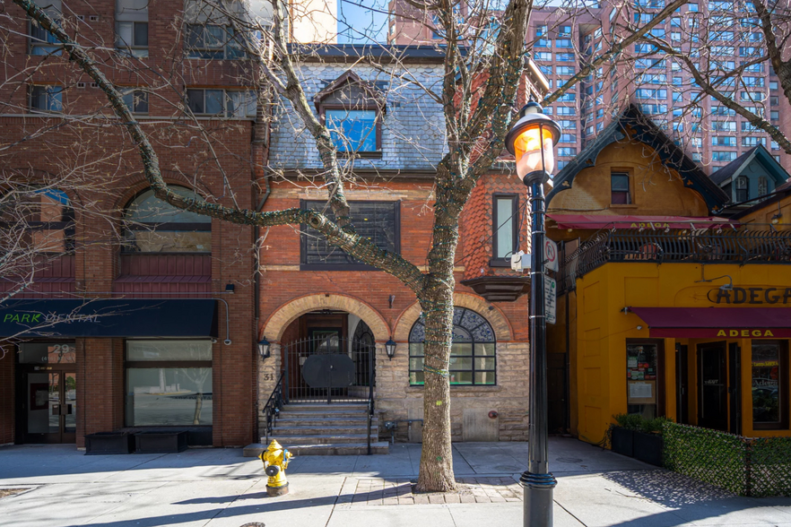 31 Elm St, Toronto, ON à vendre - Photo du bâtiment - Image 2 de 39