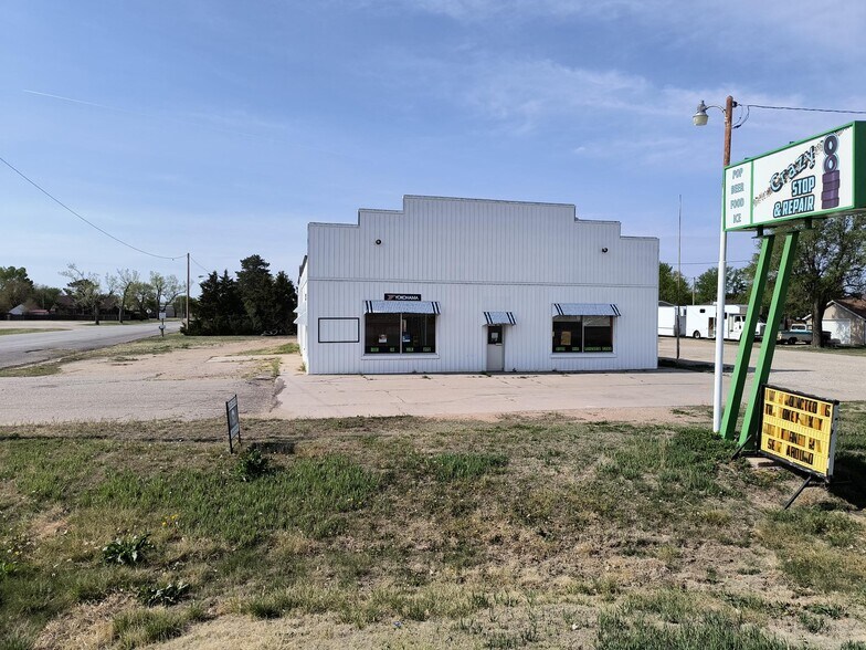 420 N Main St, Otis, KS à vendre - Photo du bâtiment - Image 1 de 23