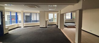 Plus de détails pour 17-19 Market Pl, Ashbourne - Commerce de détail à louer