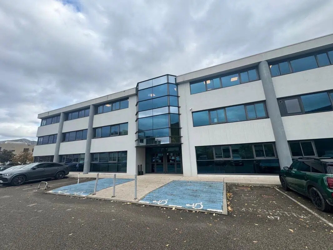 Bureau dans Gémenos à louer Photo du bâtiment- Image 1 de 8