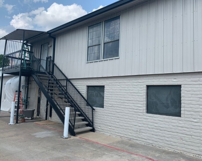 2529 Merrell Rd, Dallas, TX à louer - Photo du bâtiment - Image 3 de 20
