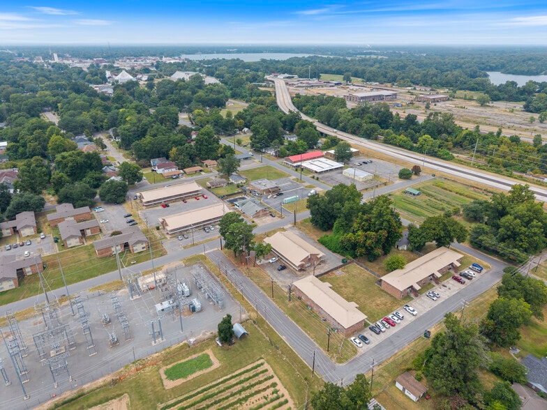2213 E 7th Ave, Pine Bluff, AR for sale - Building Photo - Image 2 of 9