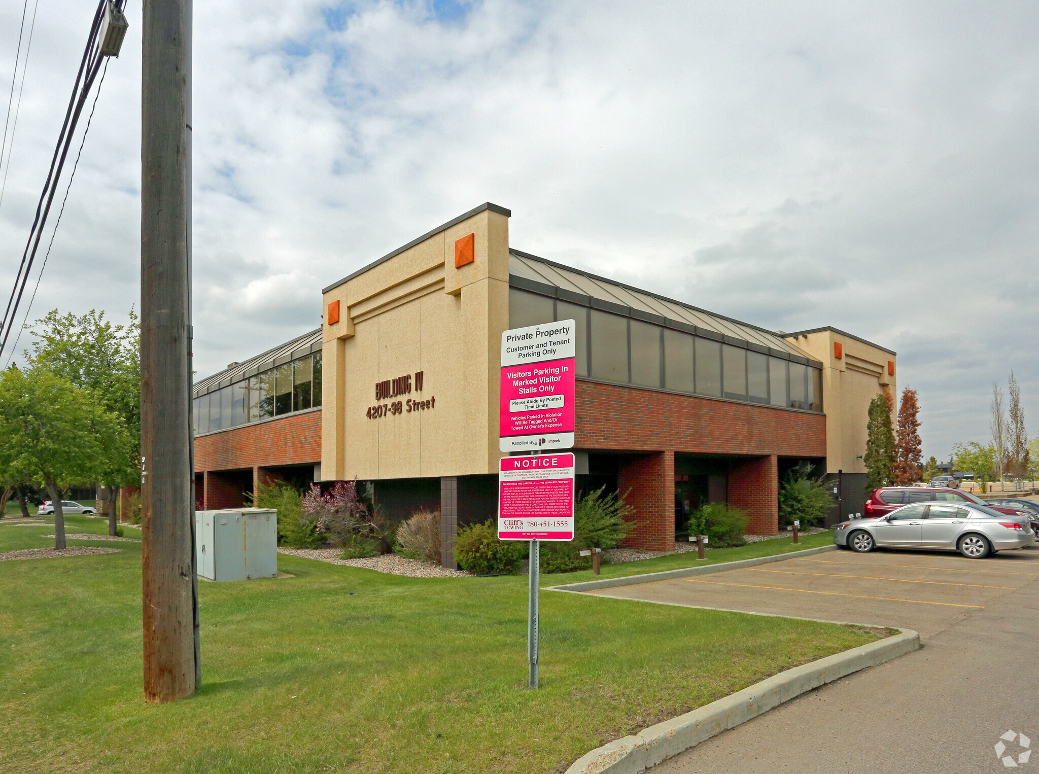 4207 98th St, Edmonton, AB for sale Primary Photo- Image 1 of 1