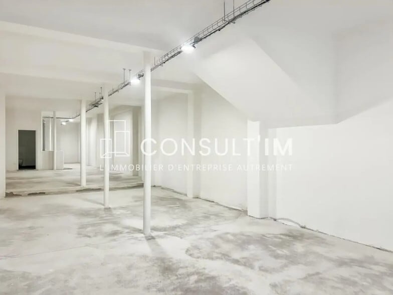 Retail in Paris for lease - Building Photo - Image 3 of 6