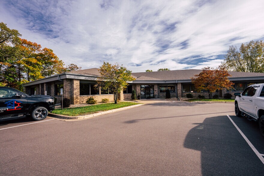 19232 Evans St NW, Elk River, MN à louer - Photo du bâtiment - Image 2 de 6