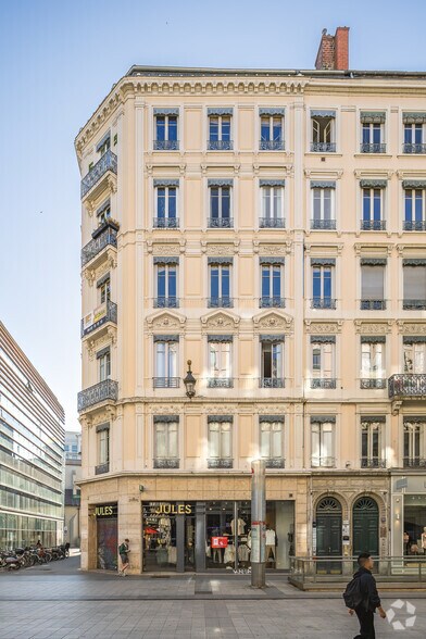 Bureau dans Lyon à louer - Photo du bâtiment - Image 2 de 3
