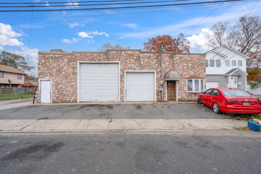 30 Catlin Ave, Roosevelt, NY for sale - Building Photo - Image 3 of 20