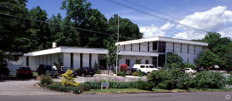 144 Old Brookfield Rd, Danbury, CT à louer - Photo principale - Image 1 de 3