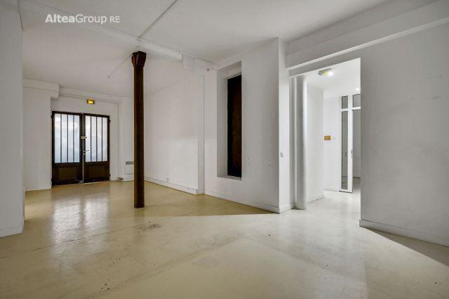 Office in Paris for sale Building Photo- Image 1 of 10