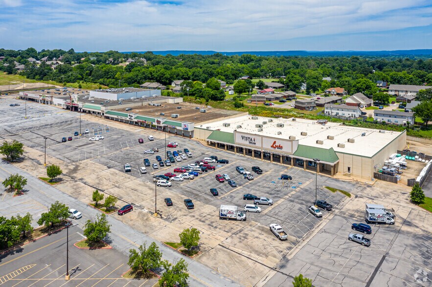 1200 S Waldron Rd, Fort Smith, AR for lease - Building Photo - Image 2 of 5