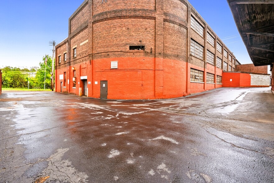 100 Front St, New Brighton, PA for lease - Building Photo - Image 2 of 17