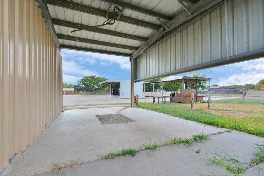 1500 W Highway 6, Alvin, TX for lease - Building Photo - Image 3 of 80