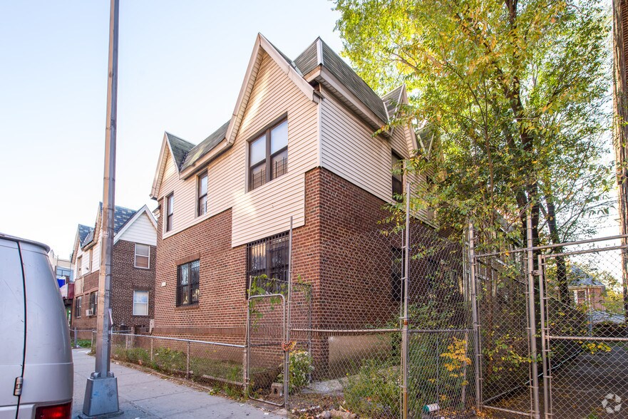 35-48A 73rd St, Jackson Hts, Jackson Heights, NY à vendre - Photo du bâtiment - Image 2 de 2