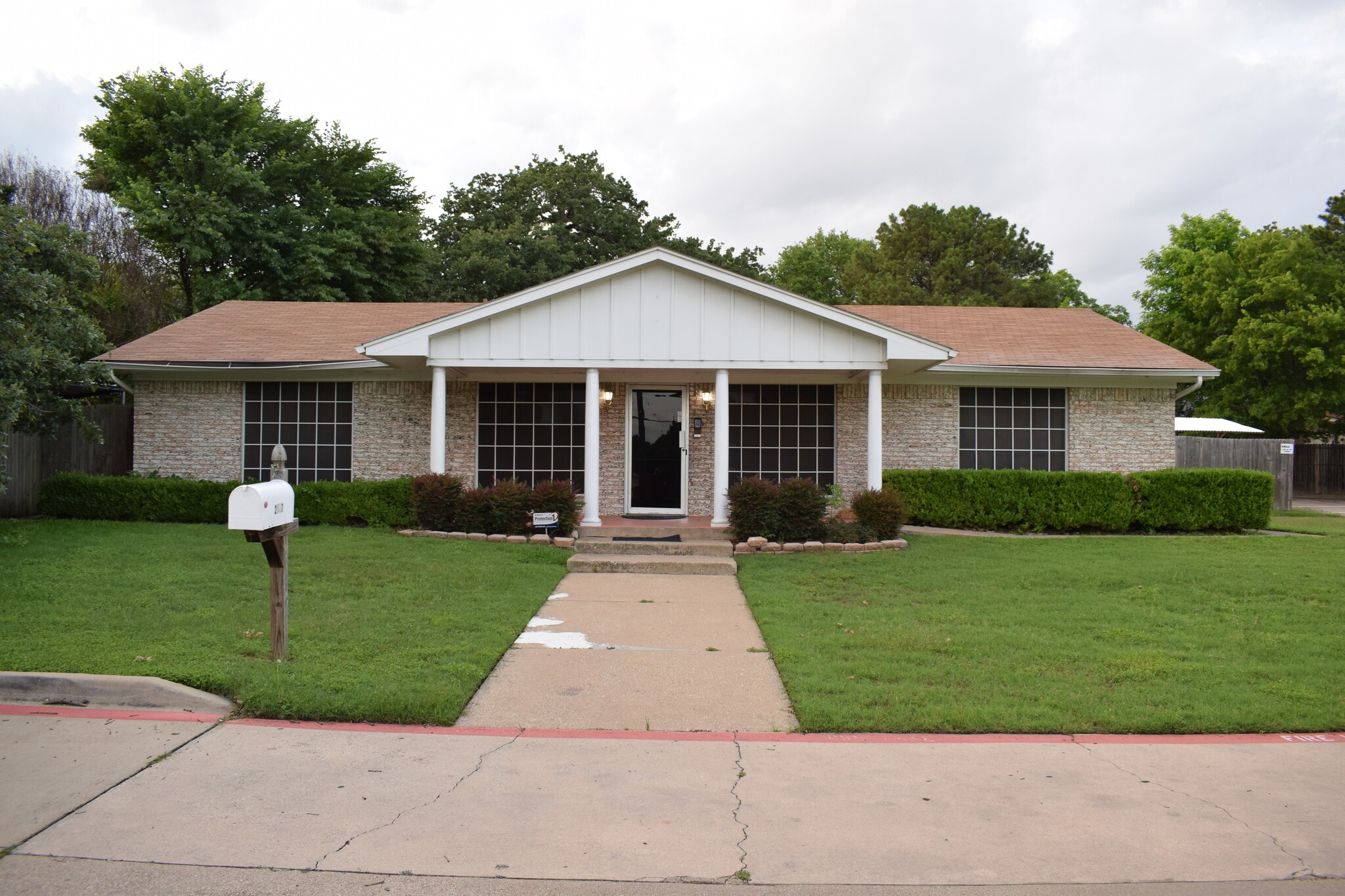 2105-2107 W Shady Grove Rd, Irving, TX for sale Primary Photo- Image 1 of 31