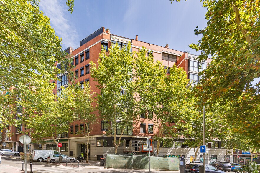 Retail in Madrid, Madrid for lease - Building Photo - Image 3 of 3