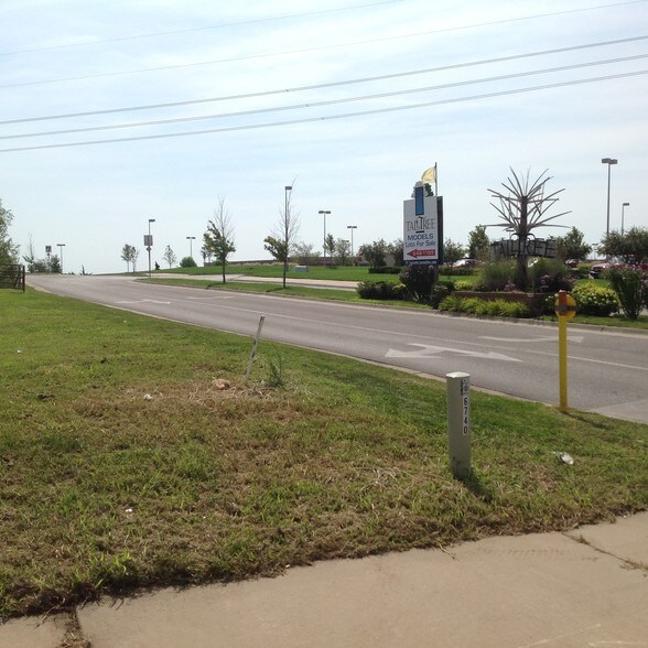 2200 N Rock Rd, Derby, KS à louer - Photo du bâtiment - Image 2 de 7