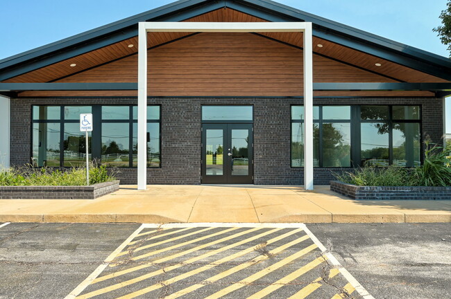 Plus de détails pour 501 E Britton Rd, Oklahoma City, OK - Commerce de détail à louer