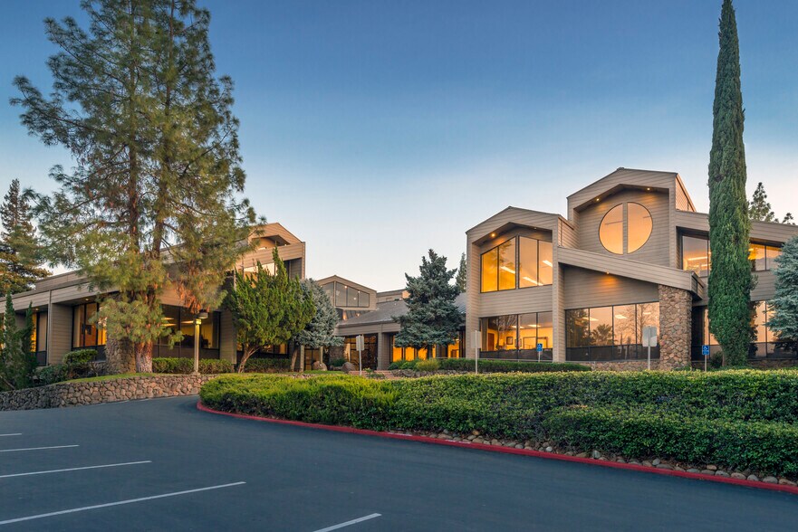 6939 Sunrise Blvd, Citrus Heights, CA à louer - Photo du bâtiment - Image 2 de 4