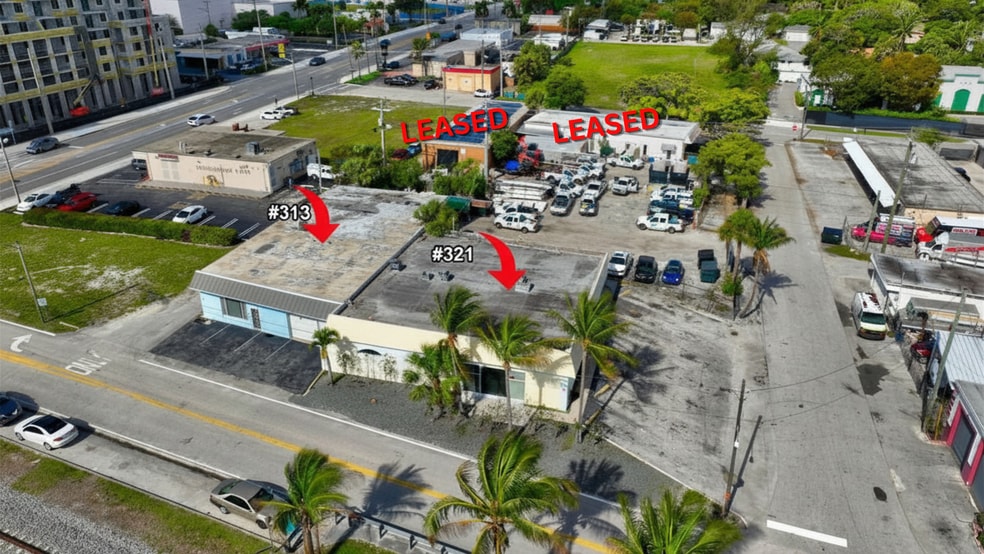 321 N Railroad Ave, Boynton Beach, FL for lease - Building Photo - Image 2 of 25