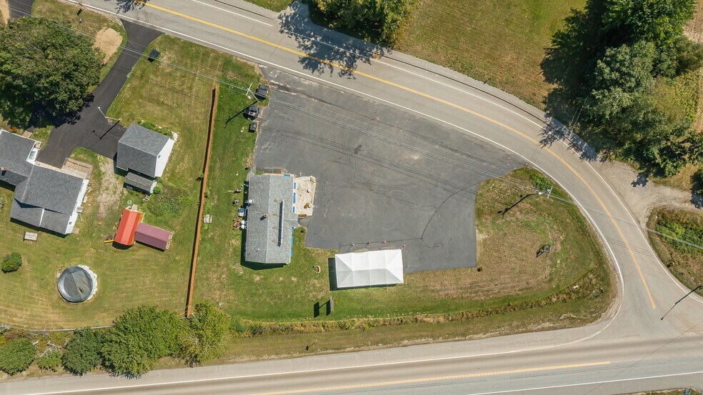 24 Main St, Stockton Springs, ME à vendre - Photo du bâtiment - Image 2 de 15