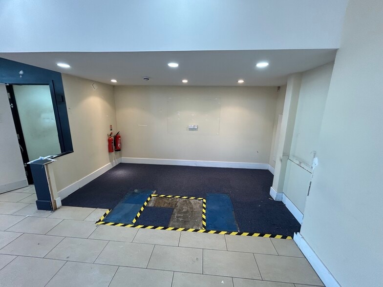 81 High St, Scunthorpe for sale - Interior Photo - Image 3 of 6