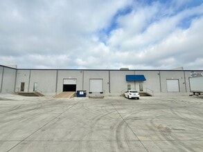 2402-2404 Blue Smoke Ct, Fort Worth, TX for lease Building Photo- Image 1 of 2