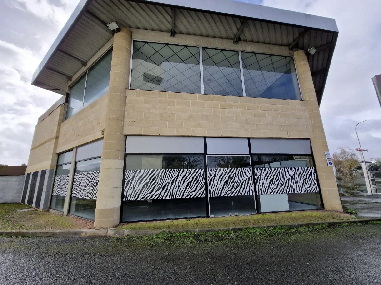 Retail in Mérignac for lease Building Photo- Image 1 of 6