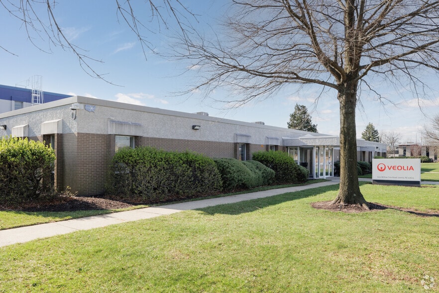 600 Willow Tree Rd, Leonia, NJ for lease - Primary Photo - Image 1 of 7