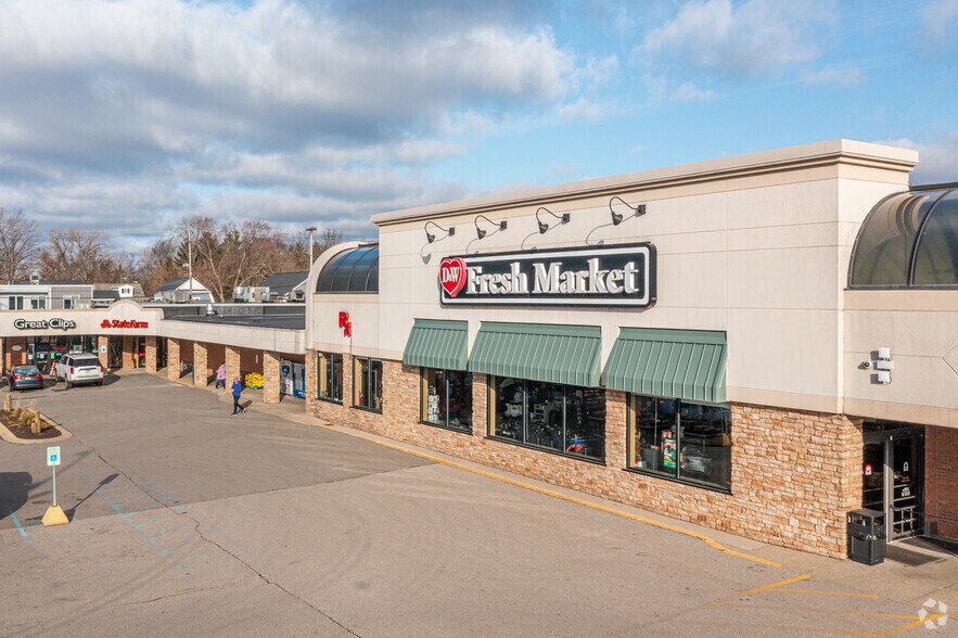 2147-2201 Wealthy St SE, Grand Rapids, MI à louer - Photo principale - Image 3 de 7