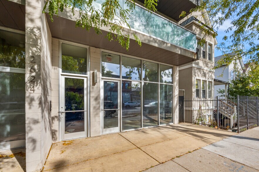2624 W Armitage Ave, Chicago, IL for lease - Building Photo - Image 2 of 5