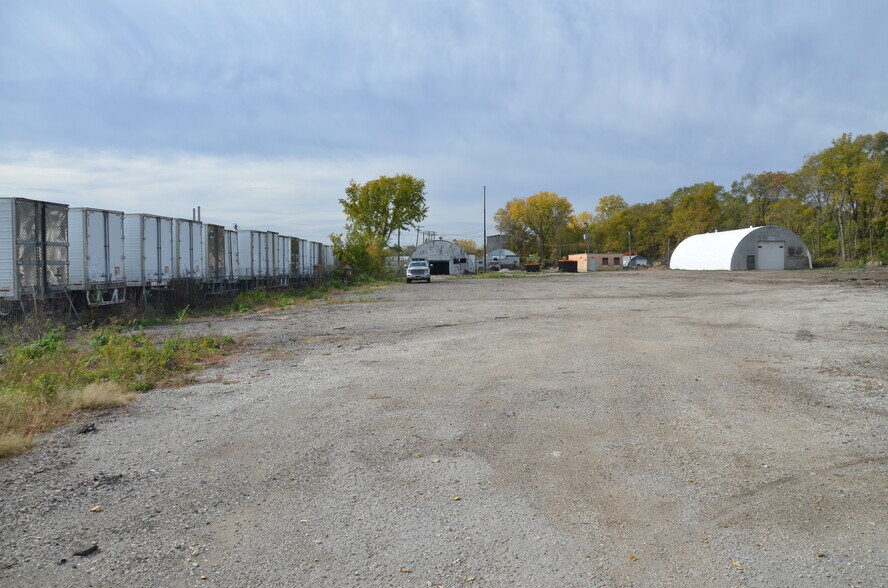 6 Brandon Rd, Rockdale, IL à louer - Photo du bâtiment - Image 3 de 8