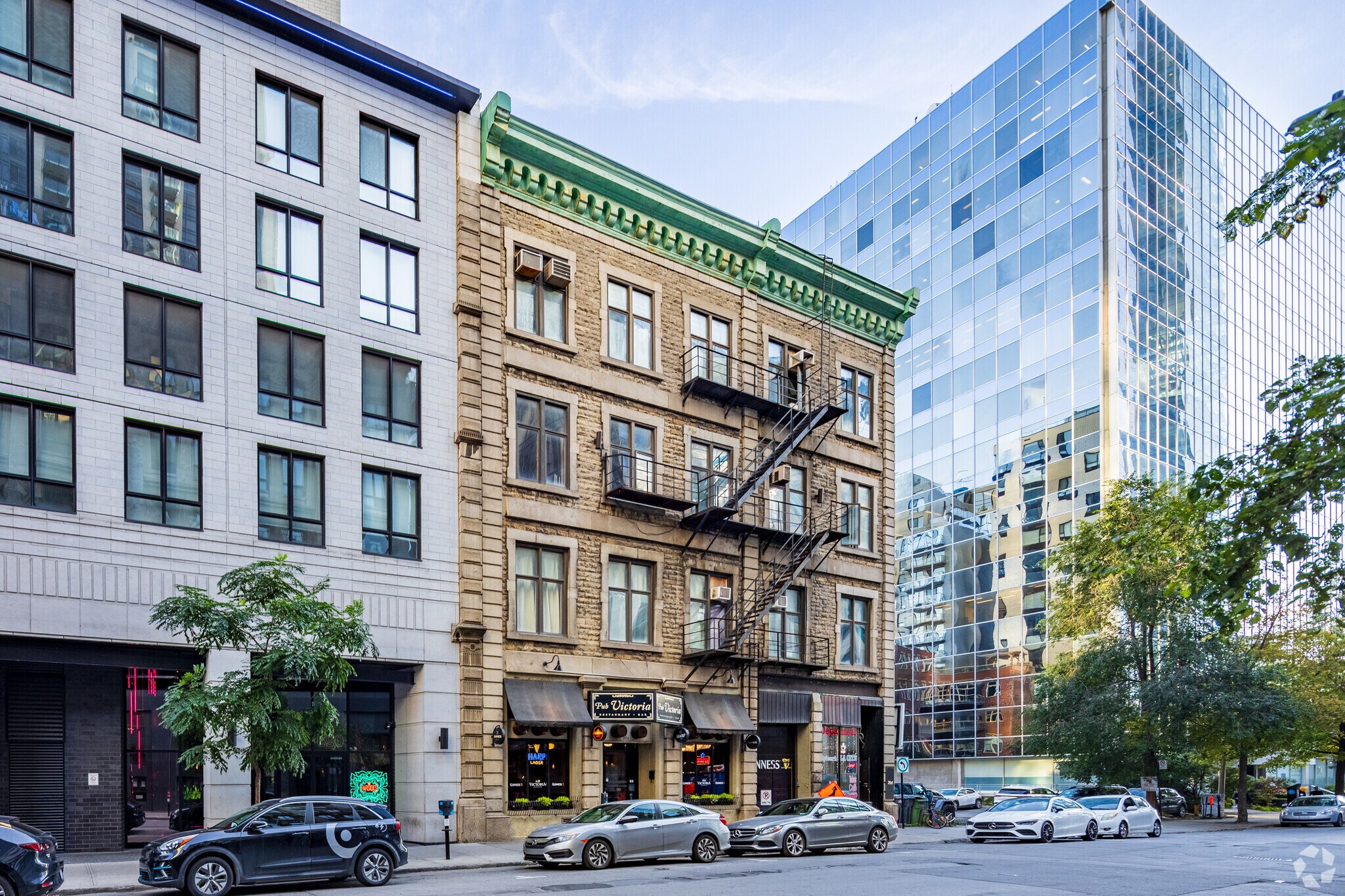 698-704 Rue Notre-Dame O, Montréal, QC à vendre Photo du bâtiment- Image 1 de 1