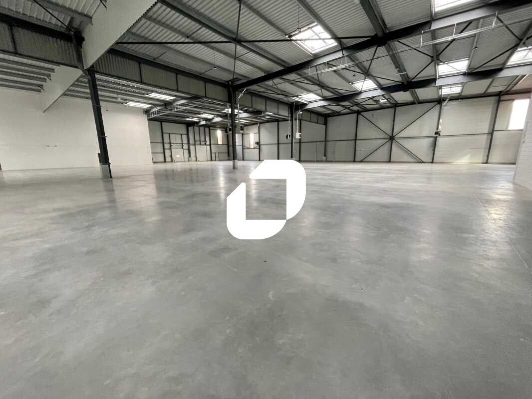 Flex in Le Thillay for lease Interior Photo- Image 1 of 9