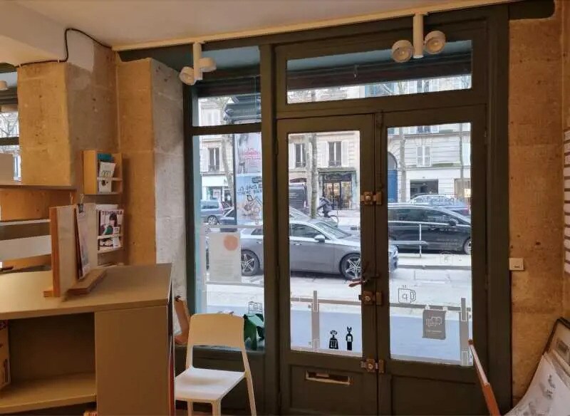 Retail in Paris for lease - Interior Photo - Image 3 of 9