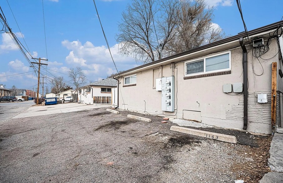 1143 Akron St, Aurora, CO à vendre - Photo du bâtiment - Image 2 de 48
