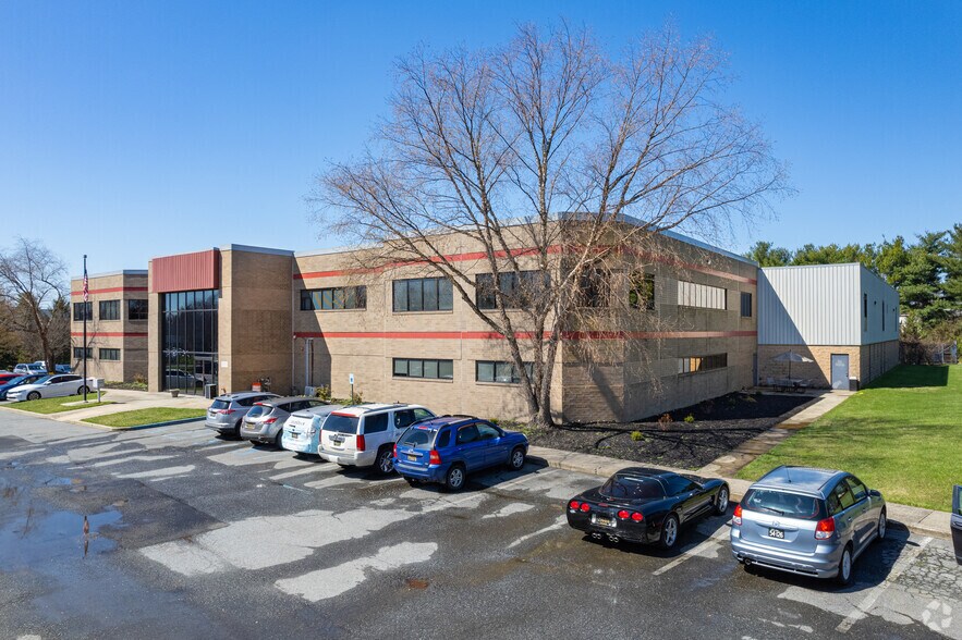 55 Lukens Dr, New Castle, DE à louer - Photo du bâtiment - Image 2 de 5