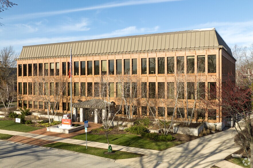 222 S Prospect Ave, Park Ridge, IL à louer - Photo du bâtiment - Image 1 de 26