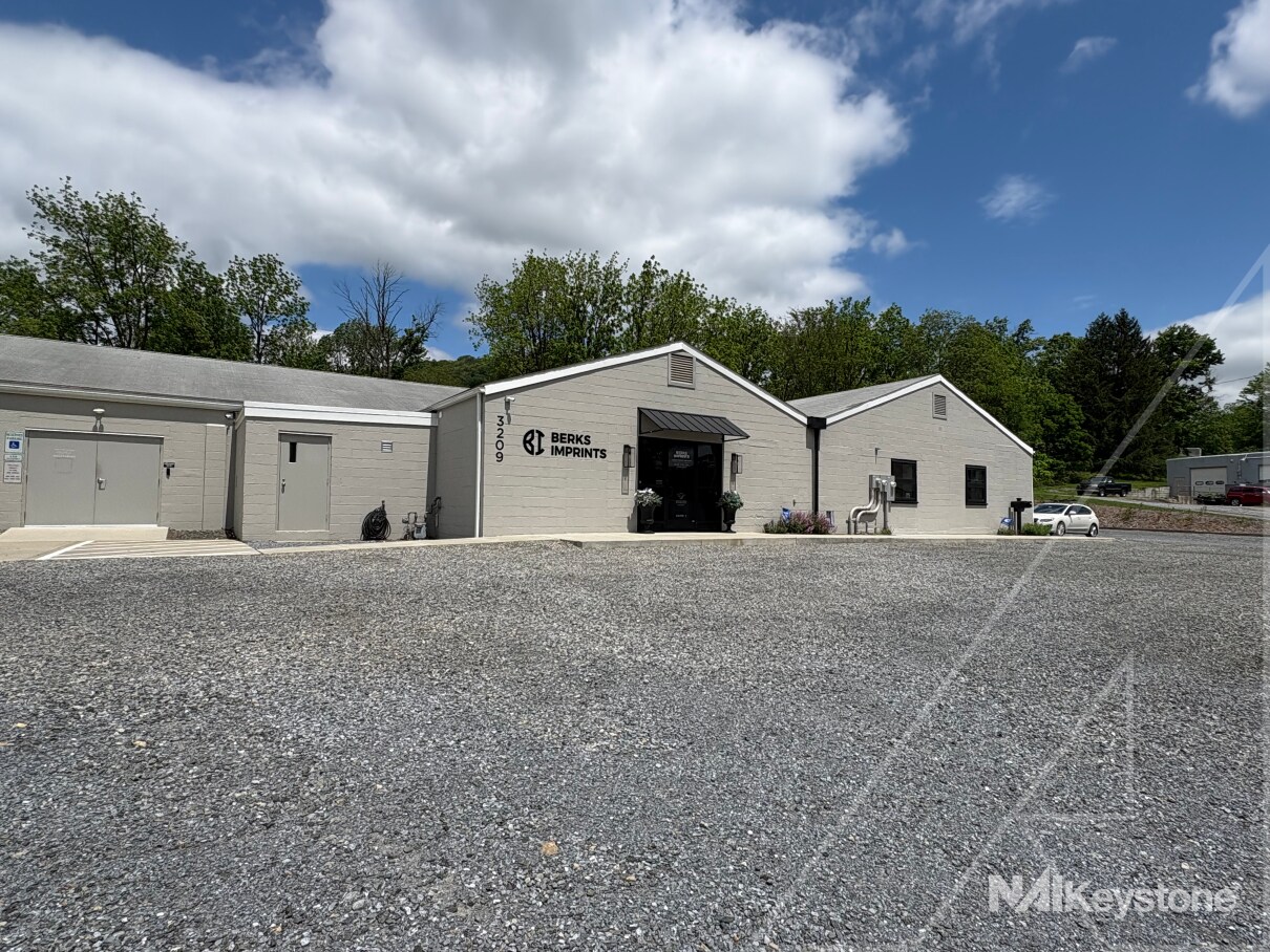 3209 Oley Turnpike Rd, Reading, PA à vendre Photo du bâtiment- Image 1 de 1
