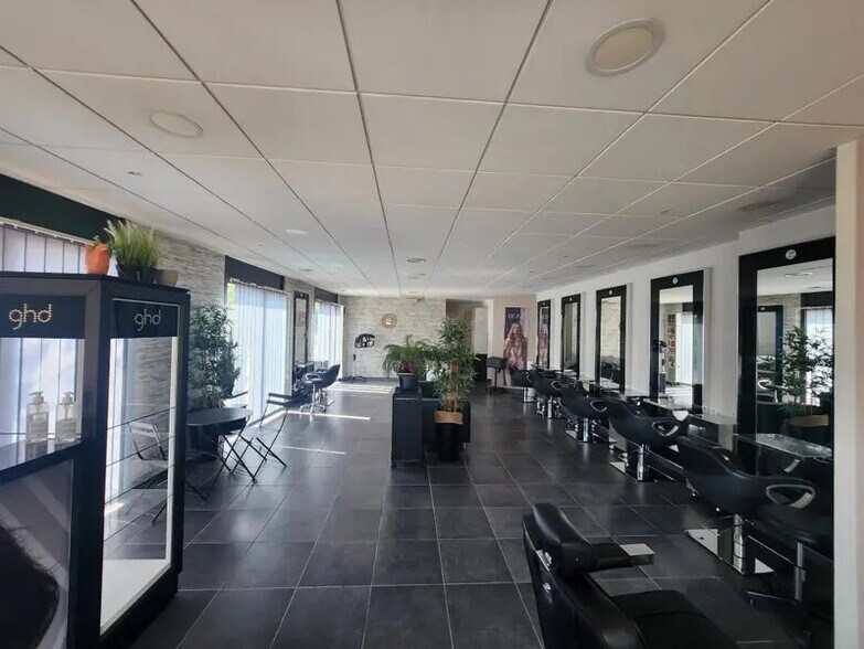 Retail in Montpellier for sale - Interior Photo - Image 1 of 10
