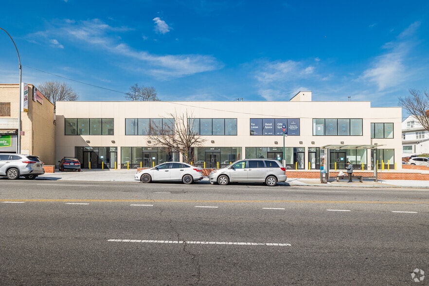 16609-16617 Northern Blvd, Flushing, NY for lease - Building Photo - Image 2 of 4