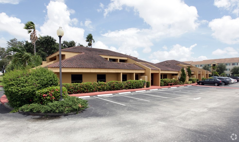 5285 Summerlin Rd, Fort Myers, FL for lease - Building Photo - Image 1 of 4