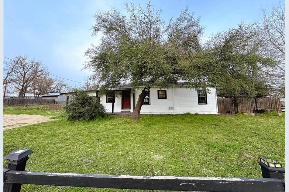 204 Bowser St, Rockdale, TX à vendre Photo du bâtiment- Image 1 de 10