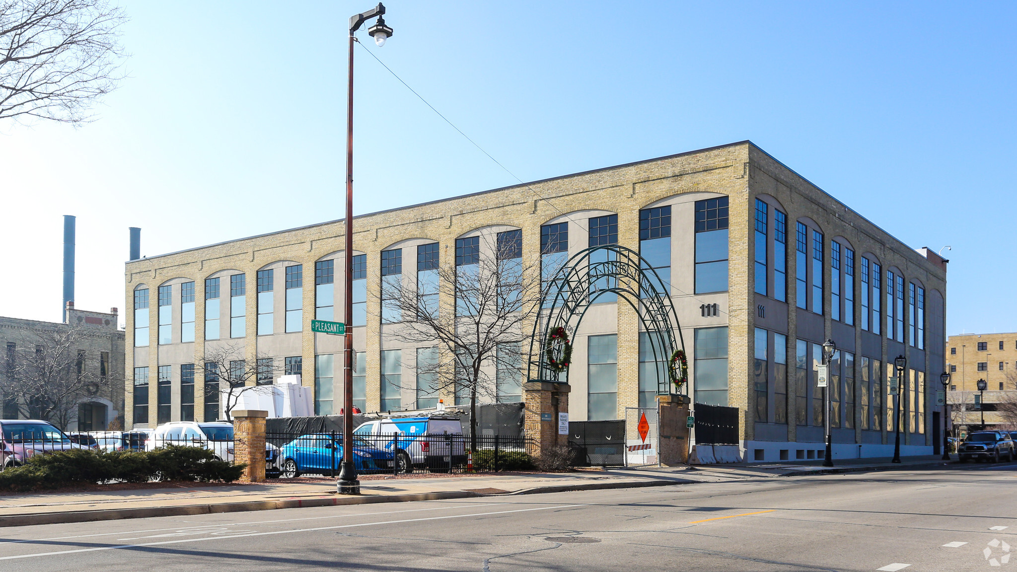 111 W Pleasant St, Milwaukee, WI for lease Building Photo- Image 1 of 7