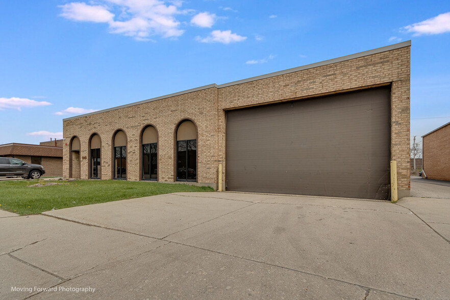 1340 Louis Ave, Elk Grove Village, IL for sale - Building Photo - Image 1 of 1