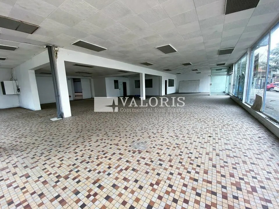 Flex in Lyon for lease Interior Photo- Image 1 of 3